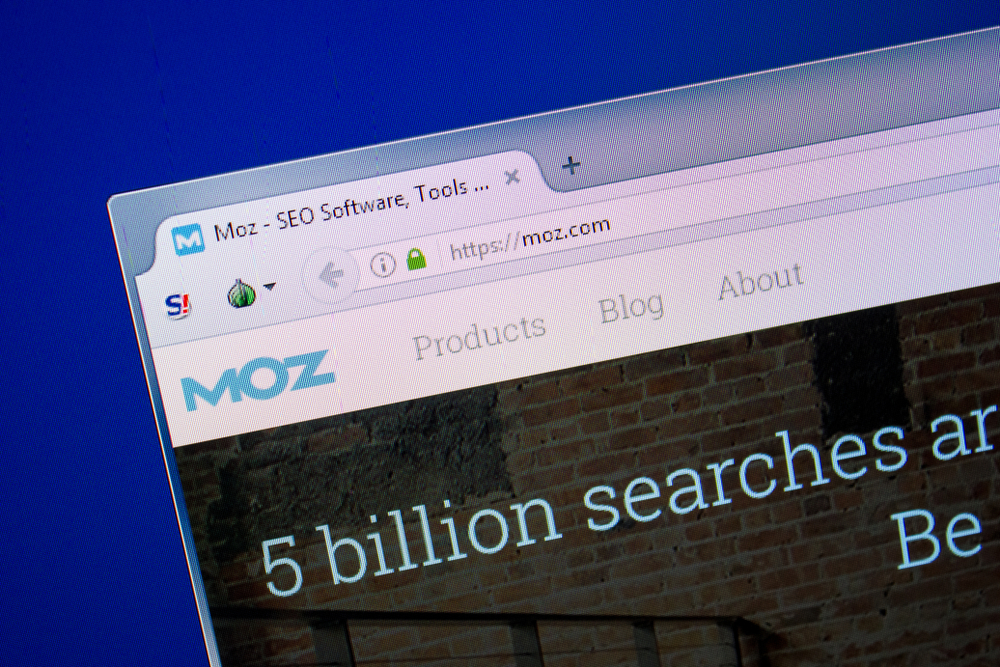 Homepage-of-Moz-website-on-the-display-of-PC.