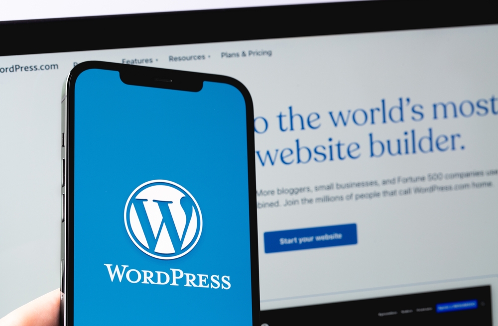 Wordpress,Logo,Mobile,App,On,Screen,Smartphone,Iphone,With,Macbook