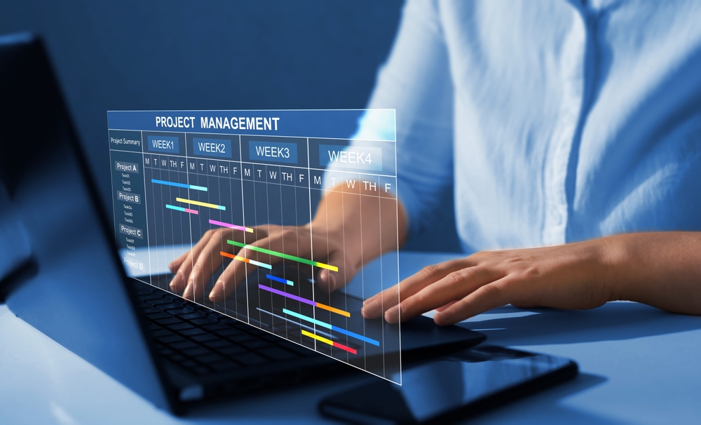 Project-manager-using-project-management-tool-for-scheduling