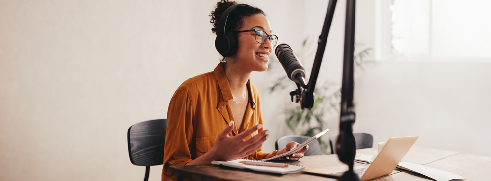 Woman-recording-podcast-in-home-studio.