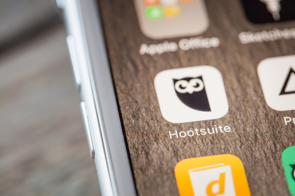 Hootsuite-icon-on-smartphone