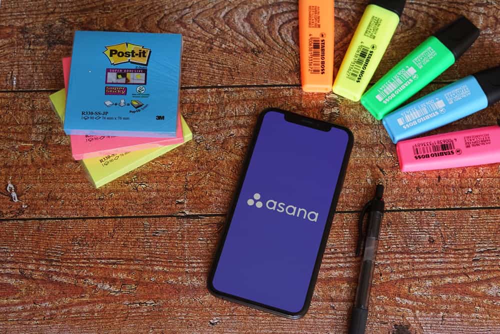Asana-logo-on-a-smartphone-screen