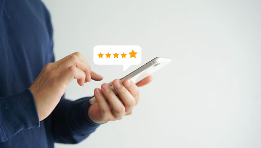 Customer-giving-a-five-star-review-on-his-smartphone