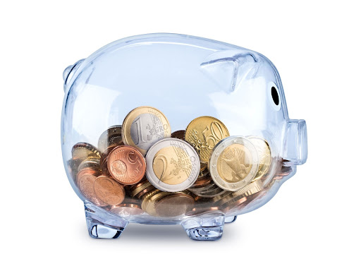Transparent-piggy-bank-filled-with-coins