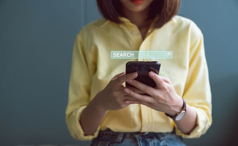 Woman-using-a-smartphone-to-search-online